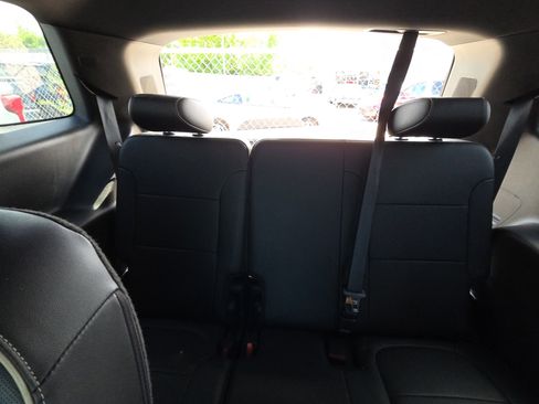 Used 2023 Chevrolet Traverse Premier FWD image 14