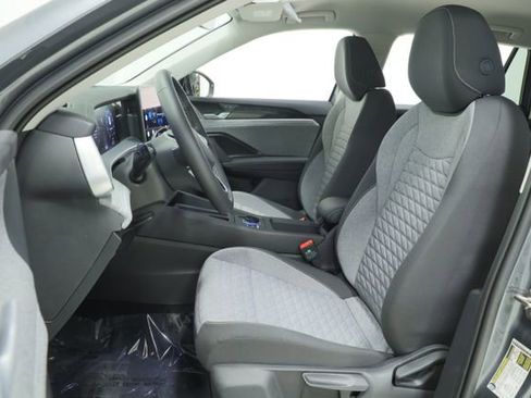 Used 2025 Volkswagen Tiguan S image 28