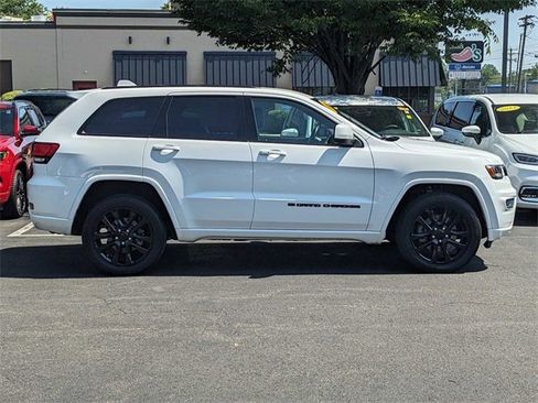 Certified 2022 Jeep Grand Cherokee Laredo X image 2