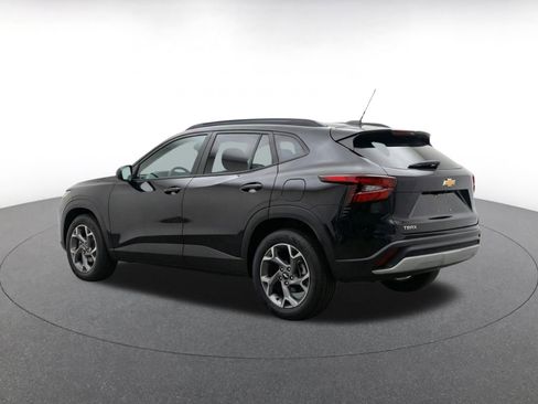 Used 2025 Chevrolet Trax LT w/ LT Convenience Package FWD image 7