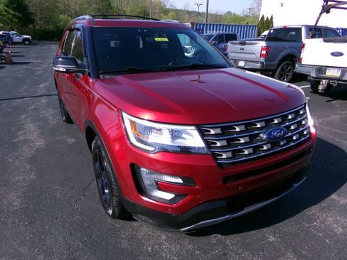 Used 2017 Ford Explorer XLT w/ Equipment Group 202A AWD/4WD image 2