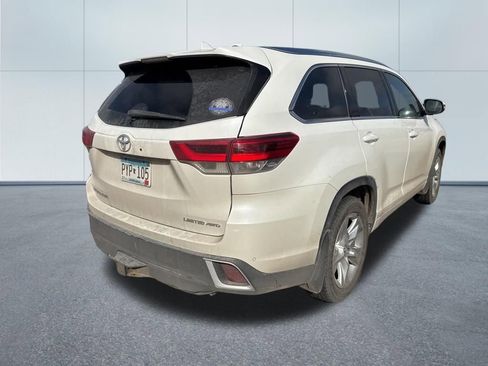 Used 2019 Toyota Highlander Limited image 3
