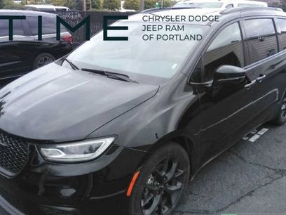 Used 2025 Chrysler Pacifica Limited