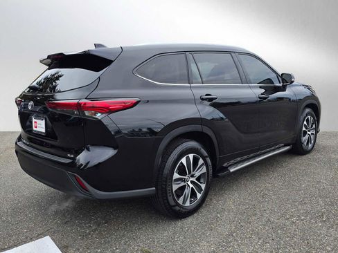 Certified 2022 Toyota Highlander XLE image 3