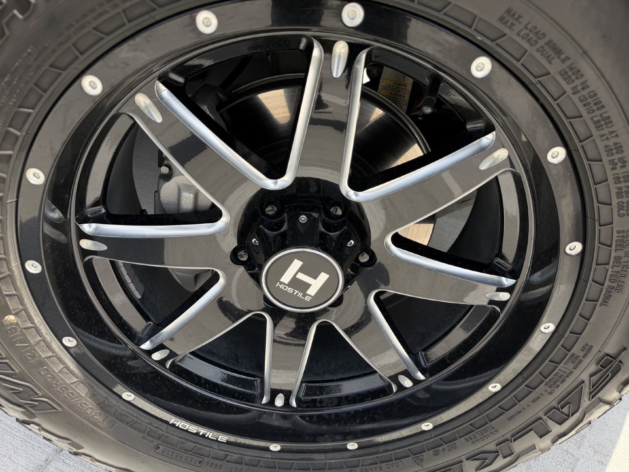 Used 2019 Chevrolet Silverado 1500 RST AWD/4WD image 9