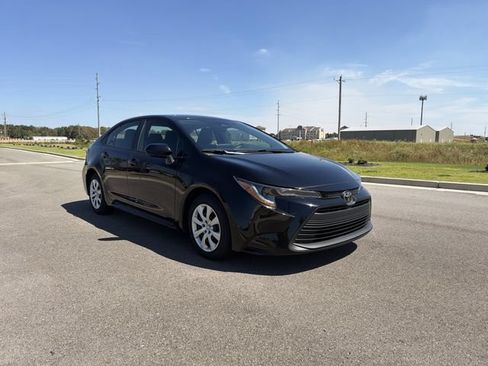 Used 2025 Toyota Corolla LE FWD image 7
