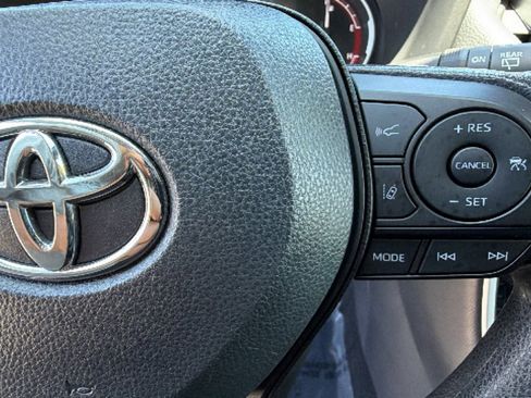 Used 2025 Toyota RAV4 XLE AWD/4WD image 20