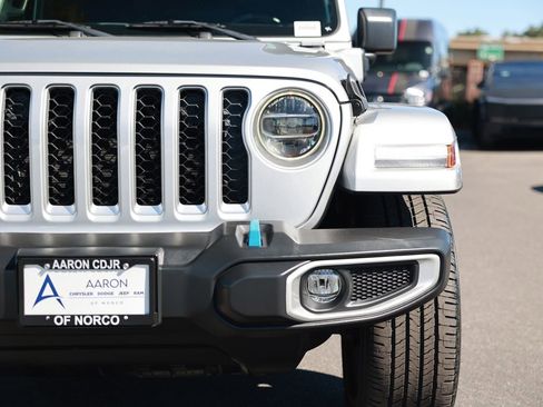 Used 2022 Jeep Wrangler Unlimited Sahara AWD/4WD image 5