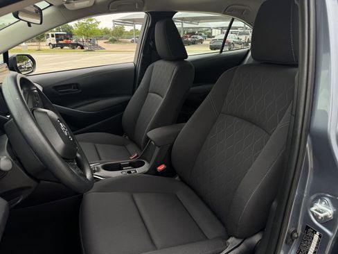 Used 2025 Toyota Corolla LE FWD image 24