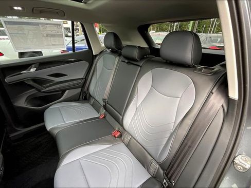 New 2025 Volkswagen Tiguan SE image 11