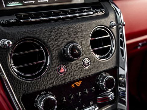 Used 2023 Rolls-Royce Cullinan image 33