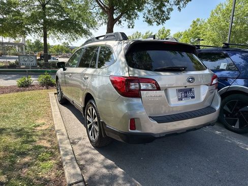 Used 2016 Subaru Outback 3.6R Limited AWD/4WD image 3