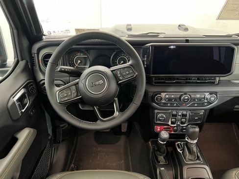 New 2025 Jeep Gladiator Mojave w/ Convenience Group image 10