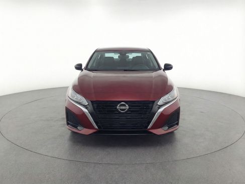 Used 2024 Nissan Altima 2.5 SV FWD image 2