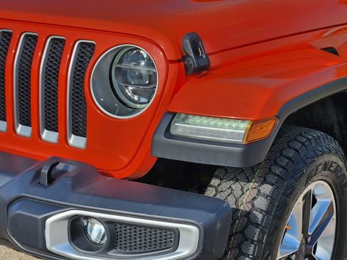 Used 2019 Jeep Wrangler Unlimited Sahara w/ Dual Top Group AWD/4WD image 9