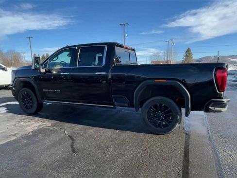 Used 2022 GMC Sierra 2500 Denali w/ Denali Black Diamond Edition image 6