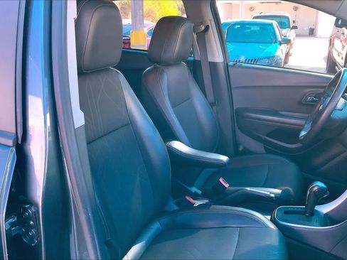 Used 2021 Chevrolet Trax LT w/ LT Convenience Package image 7