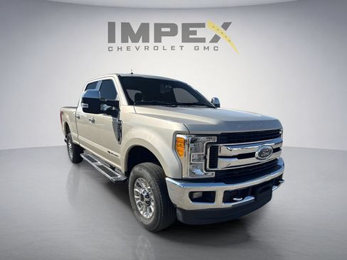 Used 2017 Ford F250 XLT w/ XLT Premium Package AWD/4WD image 7