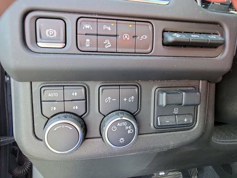 Used 2021 Chevrolet Tahoe High Country w/ Premium Package AWD/4WD image 18