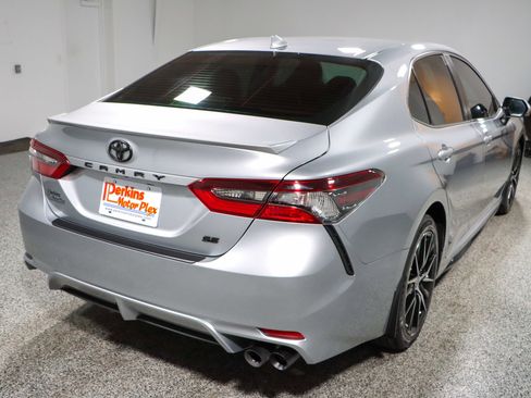 Used 2024 Toyota Camry SE image 7