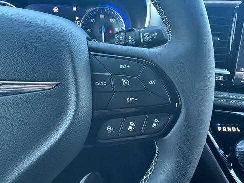 Used 2024 Chrysler Pacifica Touring-L w/ S Appearance Package image 22