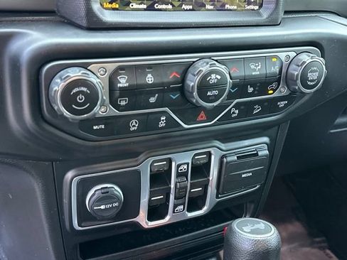 Used 2020 Jeep Wrangler Unlimited Sahara AWD/4WD image 5