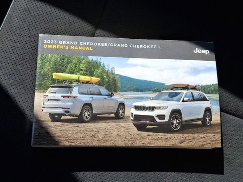 Used 2023 Jeep Grand Cherokee Altitude image 26