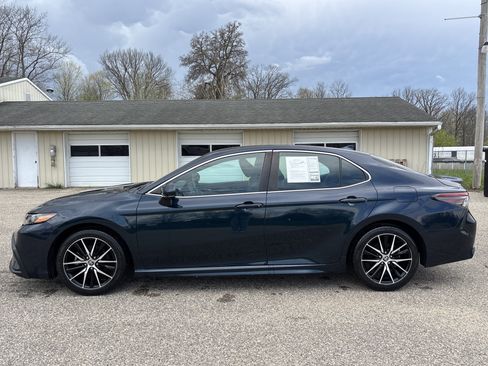 Used 2021 Toyota Camry SE FWD image 8