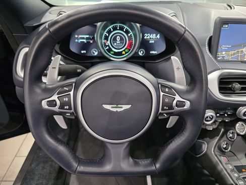 Used 2021 Aston Martin V8 Vantage Roadster image 11