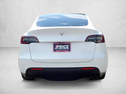 Used 2022 Tesla Model Y Long Range AWD/4WD image 3