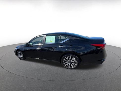 Used 2025 Nissan Altima 2.5 SV image 9