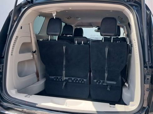 Used 2022 Chrysler Pacifica Touring-L image 7