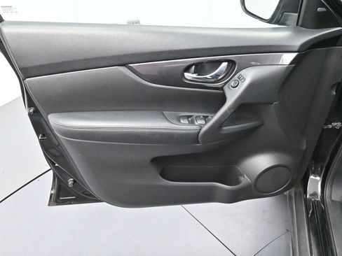 Used 2017 Nissan Rogue SV FWD image 10