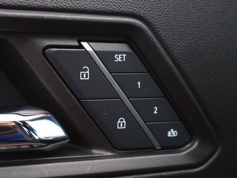 Certified 2024 GMC Canyon AT4 w/ AT4 Premium Package AWD/4WD image 9