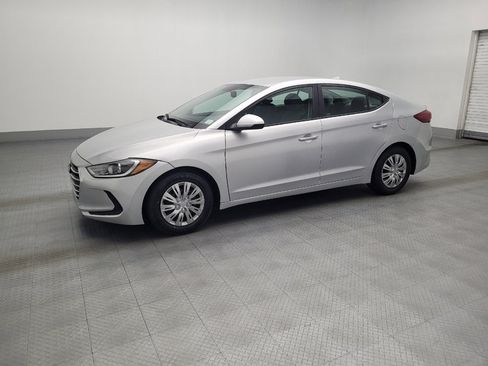 Used 2017 Hyundai Elantra SE image 2