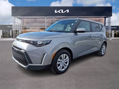 Used 2025 Kia Soul LX image 3