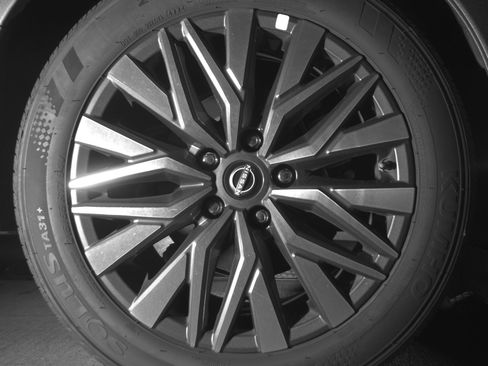 Used 2025 Nissan Altima 2.5 SV FWD image 15