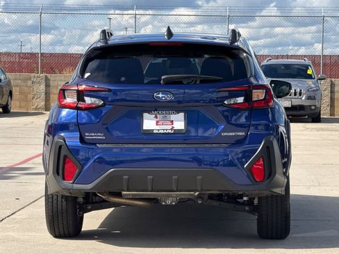 Used 2025 Subaru Crosstrek 2.0i Premium image 4