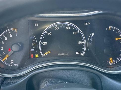 Certified 2022 Jeep Grand Cherokee Laredo X image 29