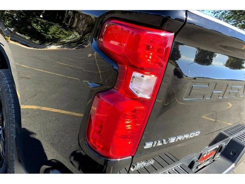 Used 2023 Chevrolet Silverado 1500 Custom image 30