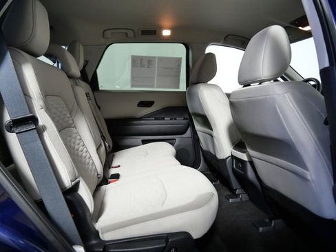 Used 2024 Nissan Pathfinder SV image 13