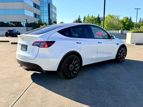 Used 2022 Tesla Model Y Performance image 11
