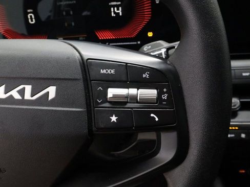 Used 2025 Kia K4 LXS image 27