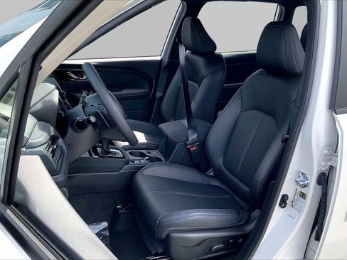 Certified 2025 Subaru Forester Limited AWD/4WD image 9