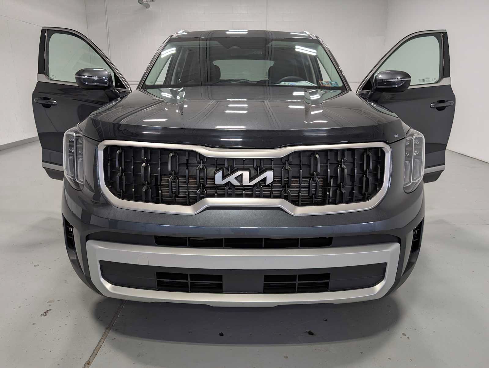 Used 2024 Kia Telluride EX w/ EX Captain's Chair Package AWD/4WD image 15