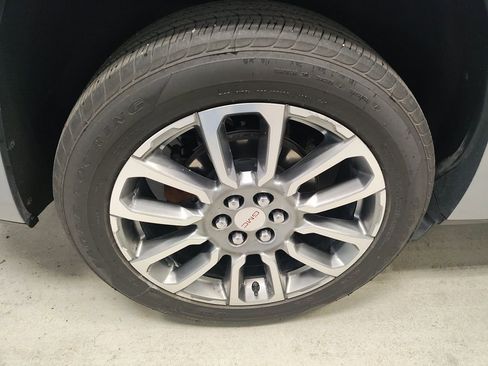 Used 2023 GMC Acadia Denali w/ Denali Ultimate Package AWD/4WD image 3