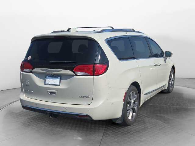 Used 2017 Chrysler Pacifica Limited FWD image 5