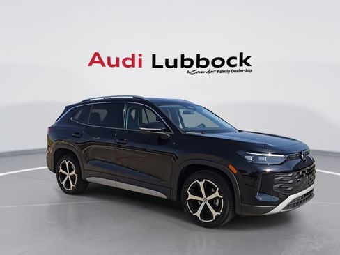 Used 2025 Volkswagen Tiguan SE FWD image 2