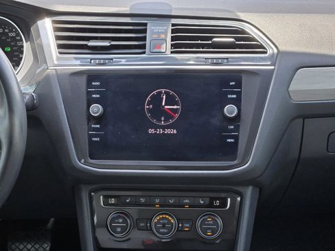 Used 2021 Volkswagen Tiguan SE FWD image 12