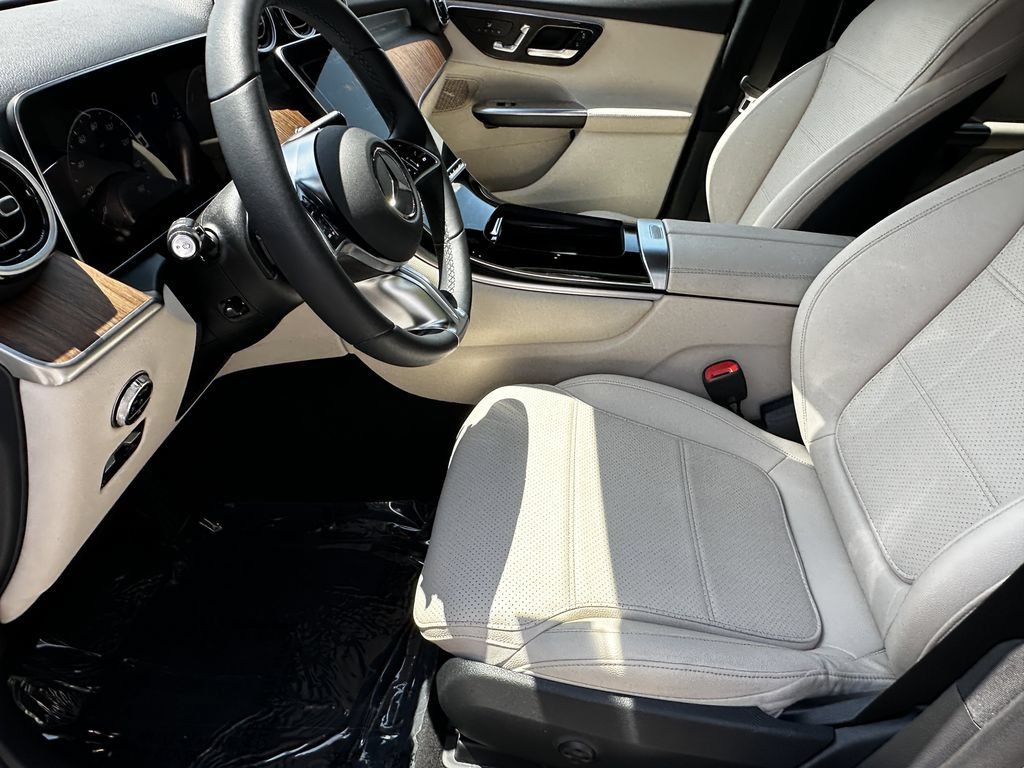 Certified 2025 Mercedes-Benz GLC 350e 4MATIC image 10
